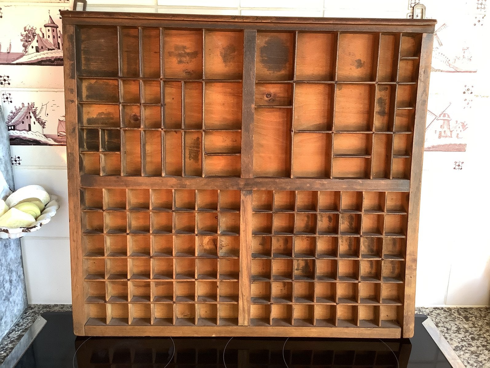 Antieke Amsterdamse houten letterbak, Ophalen