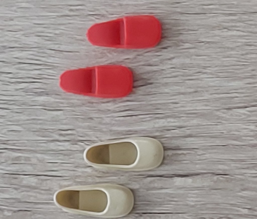 2 Paar Schoentjes Voor Sindy Pop., Ophalen of Verzenden, Gebruikt, Kleertjes