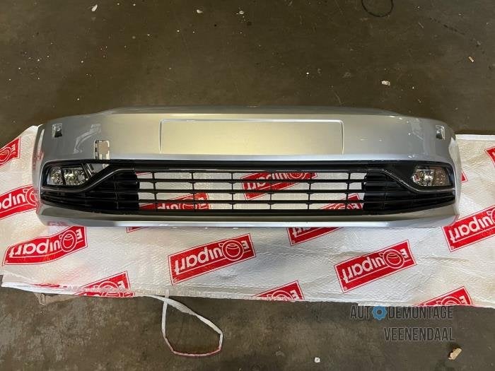 Voorbumper van een Volkswagen Polo (LA7W), Auto-onderdelen, Carrosserie en Plaatwerk, Bumper, Volkswagen, Nieuw, 3 maanden garantie