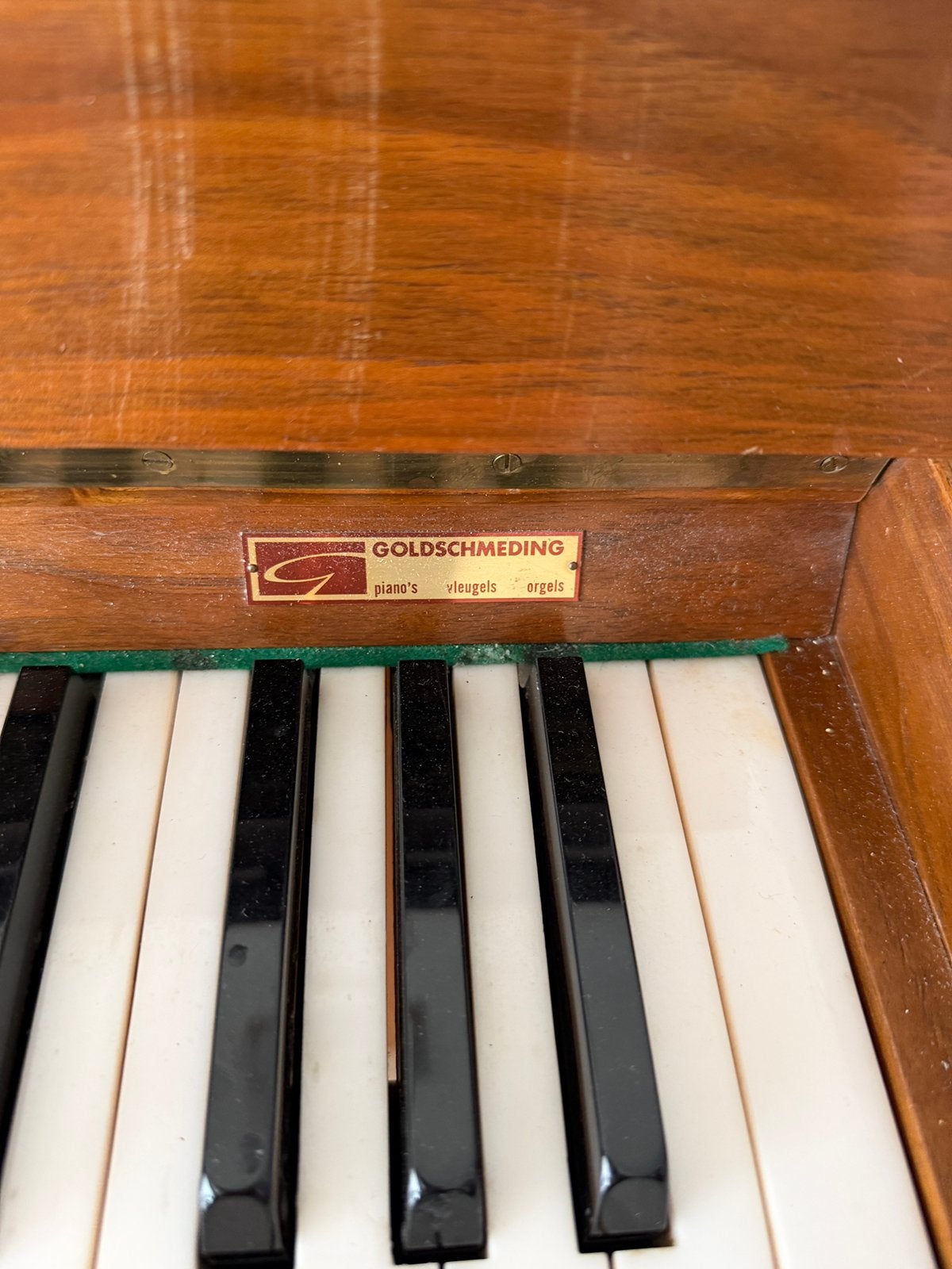 Foto 4 van Piano te koop , moet gestemd worden en afgehaald worden.