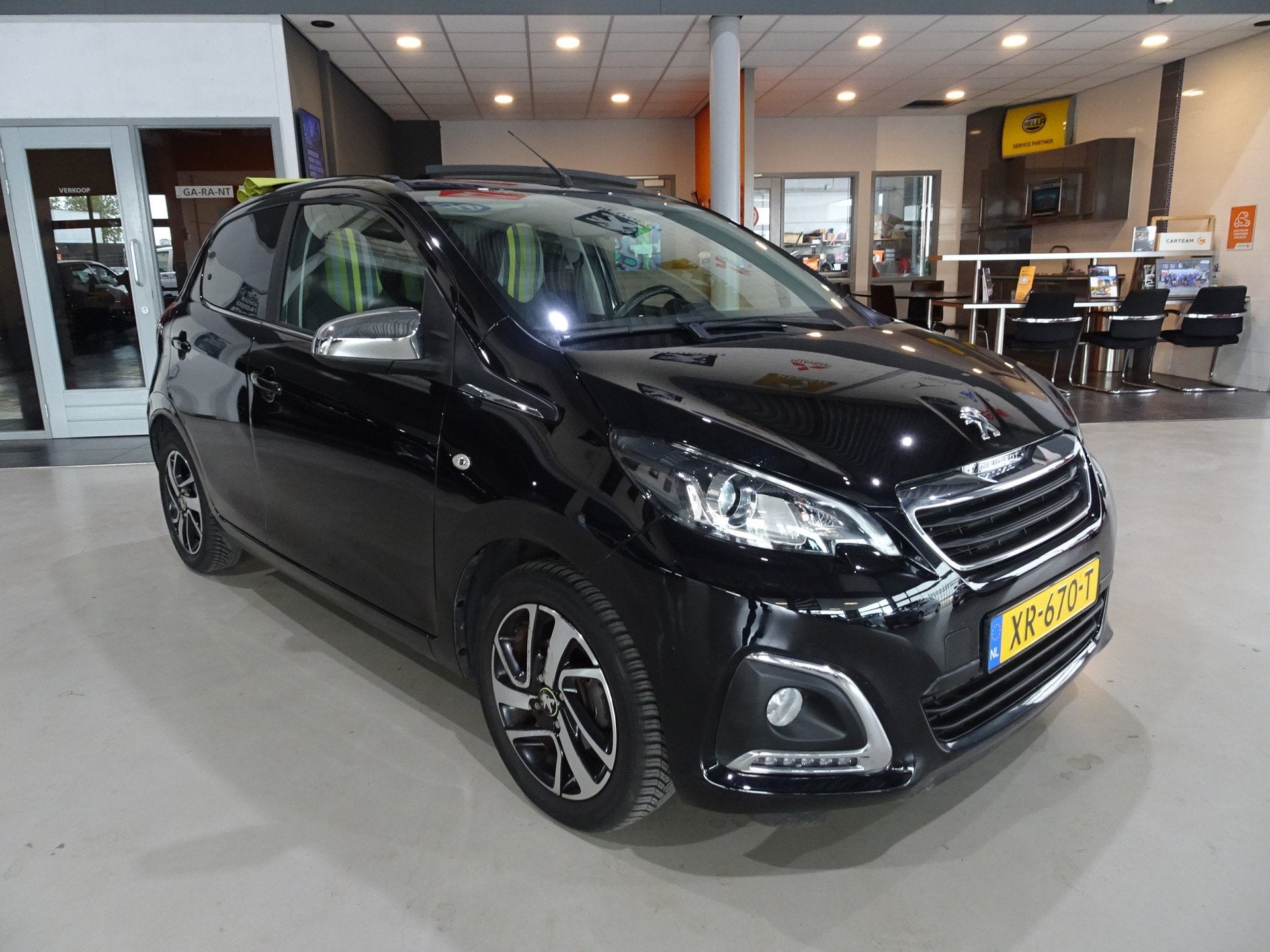 Peugeot 108 1.0 e-VTi Allure TOP! Cabrio | Climate | Carplay, Voorwielaandrijving, Gebruikt, 4 stoelen, Zwart