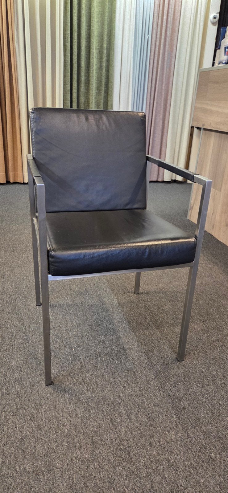 4 stoelen zwart leer met rvs, Huis en Inrichting, Fauteuils, Ophalen, Gebruikt, Leer