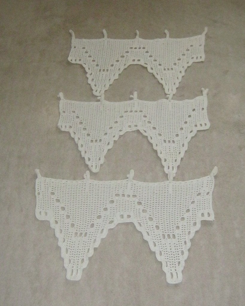 3 Vintage gehaakte gordijntjes, breedte 60cm / hoogte 36 cm., Ophalen of Verzenden