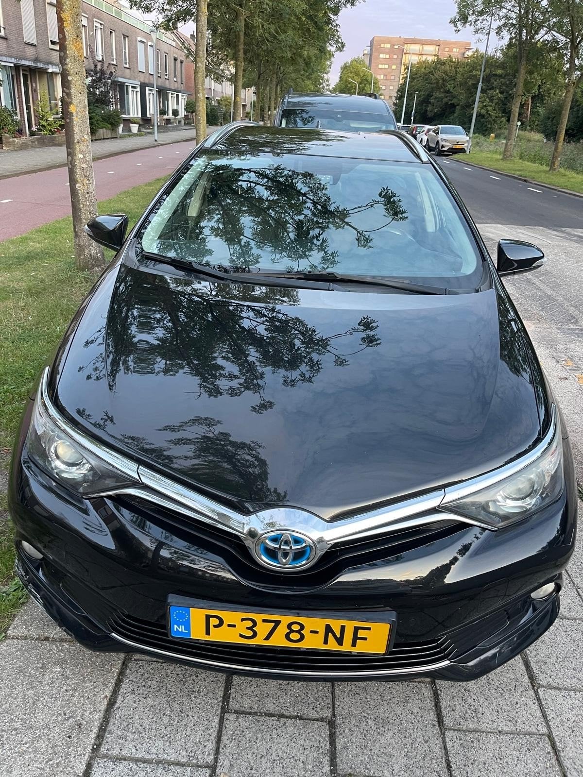 Toyota Auris 1.8 Hybrid Touring 2016 Zwart NIEUWE APK 6-2027, Metallic lak, 345 kg, Leder en Stof, Zwart