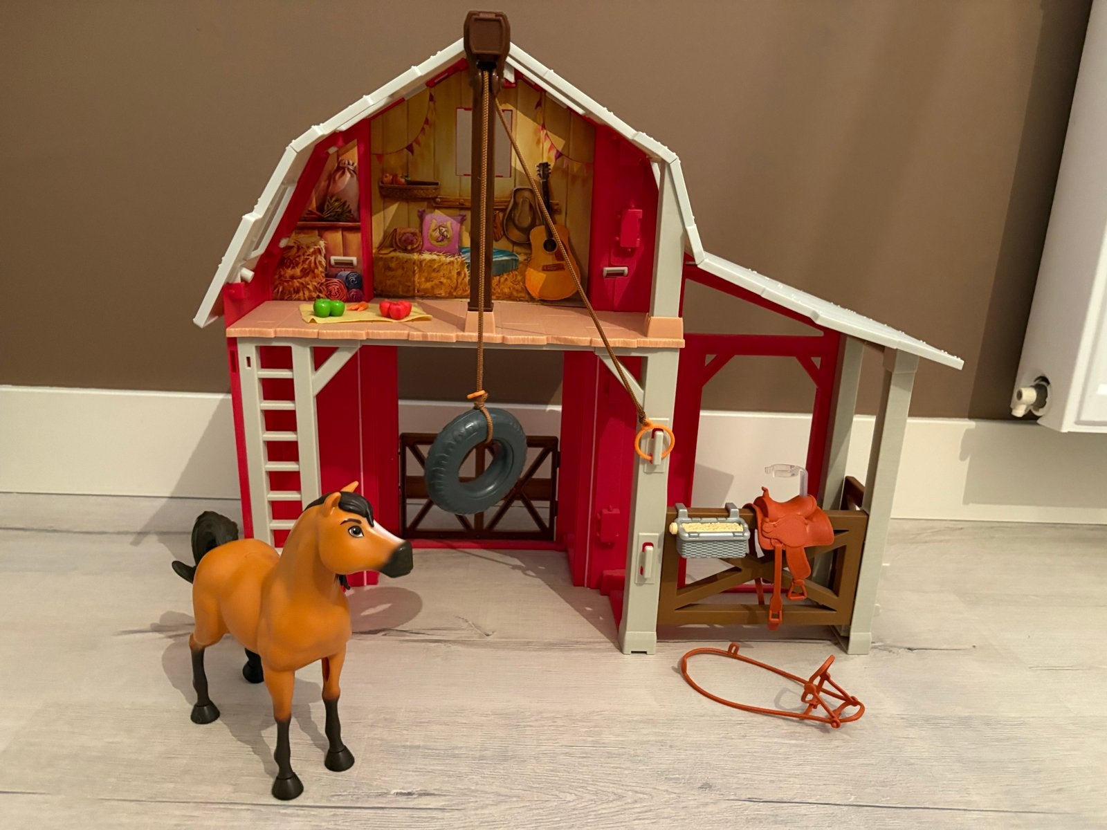 Spirit Speeltset: Stal met Paard en Accessoires, Ophalen of Verzenden, Gebruikt, Meisje