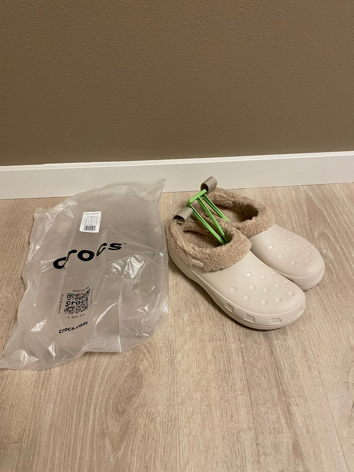Nieuwe Crocs classic lined shorty maat 45/46, Ophalen of Verzenden, Nieuw