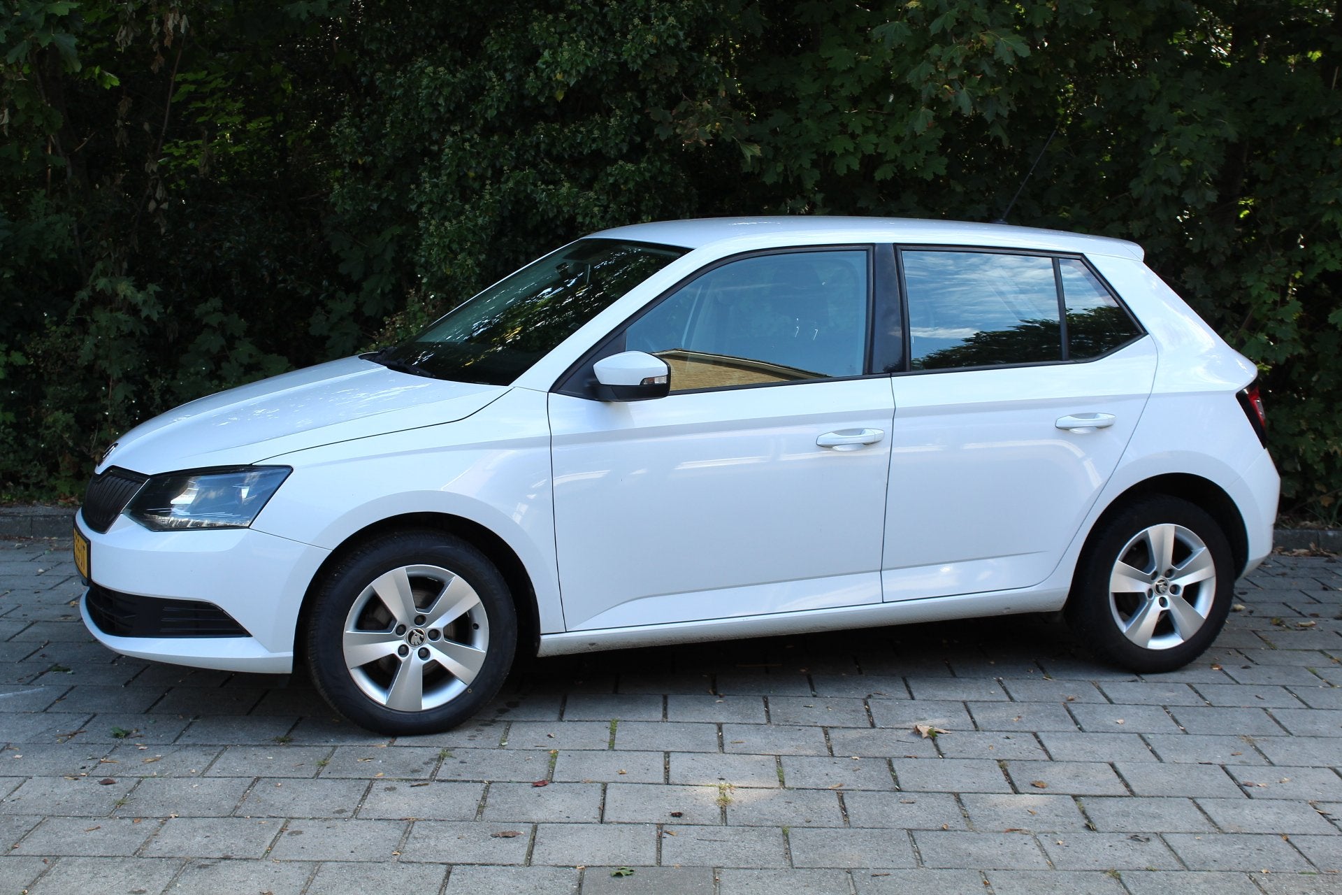 Skoda Fabia 1.0 MPI Drive APK okt 2027 Hartstikke leuke auto, Auto's, Skoda, Voorwielaandrijving, Euro 6, 540 kg, Parkeersensor