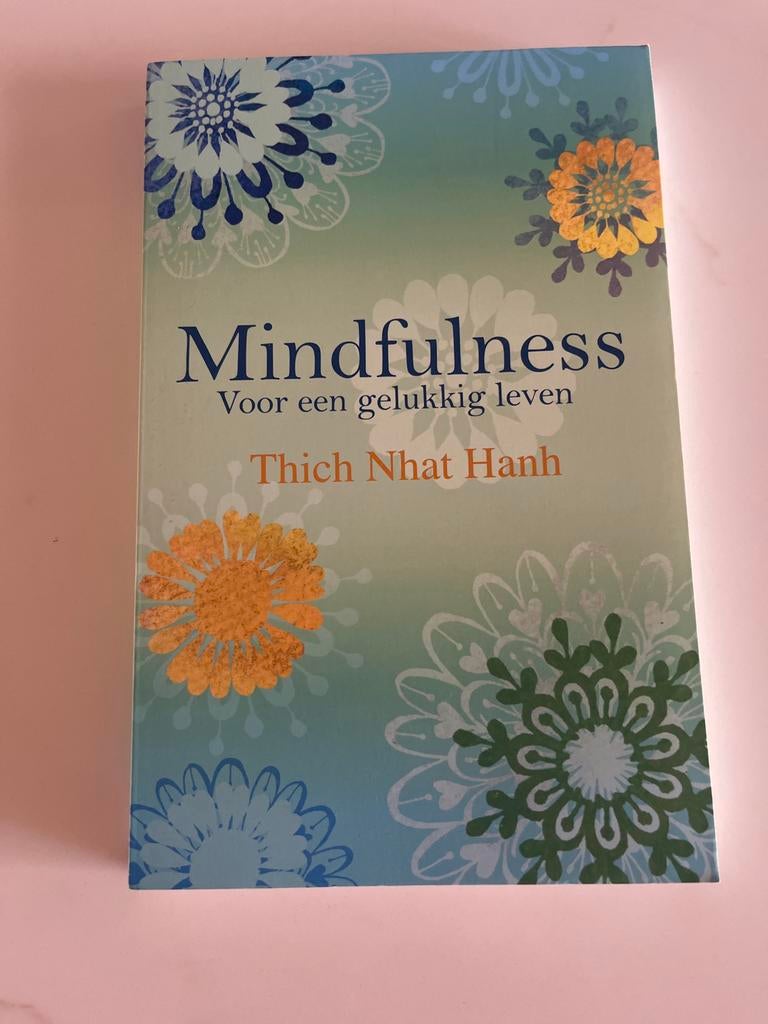 Mindfulness: Voor een gelukkig leven - Thich Nhat Hanh, Boeken, Ophalen of Verzenden, Zo goed als nieuw, Meditatie of Yoga, Instructieboek