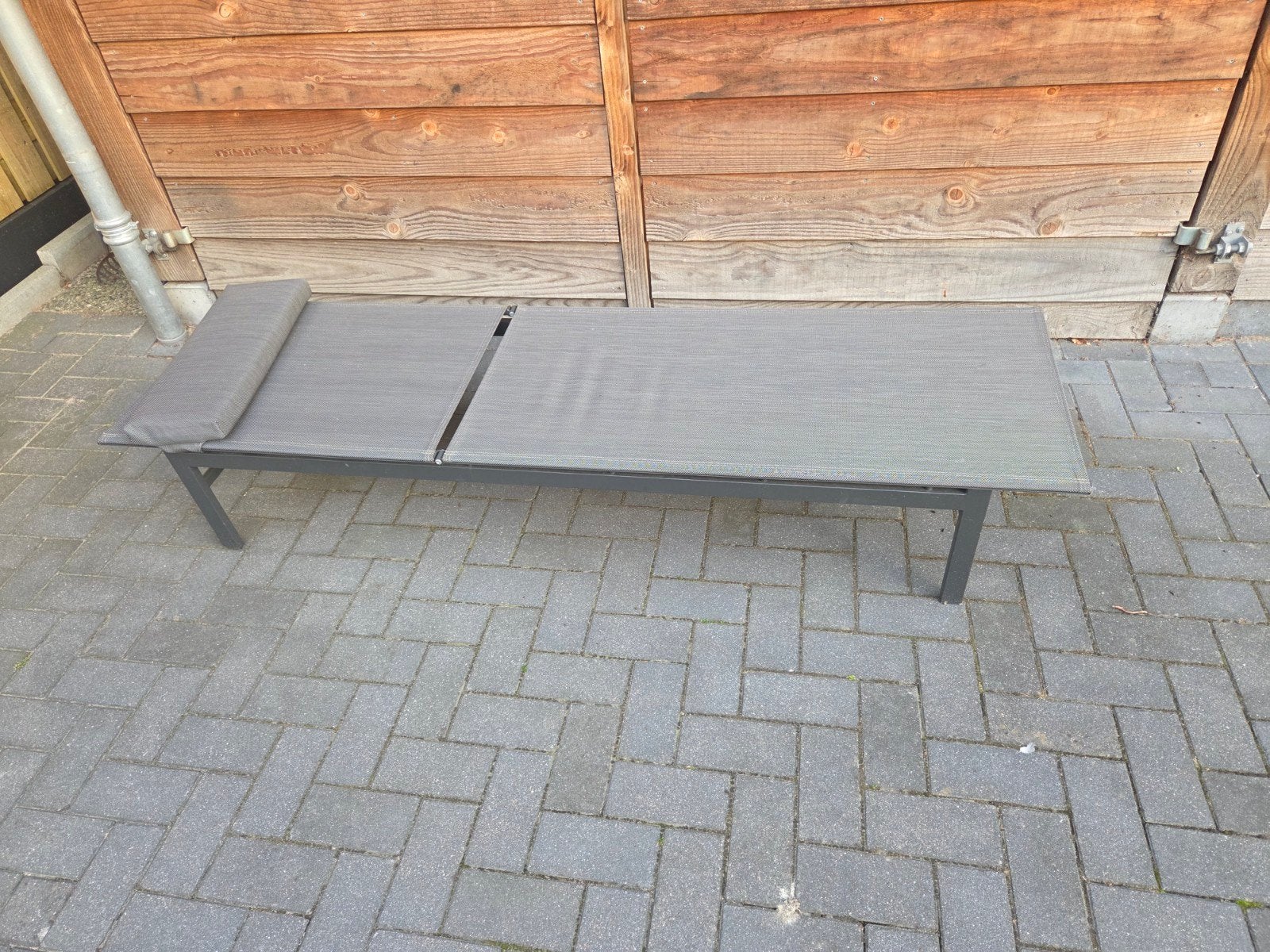 Verstelbaar ligbed met kussen, Tuin en Terras, Ophalen, Gebruikt, Kunststof, Verstelbaar
