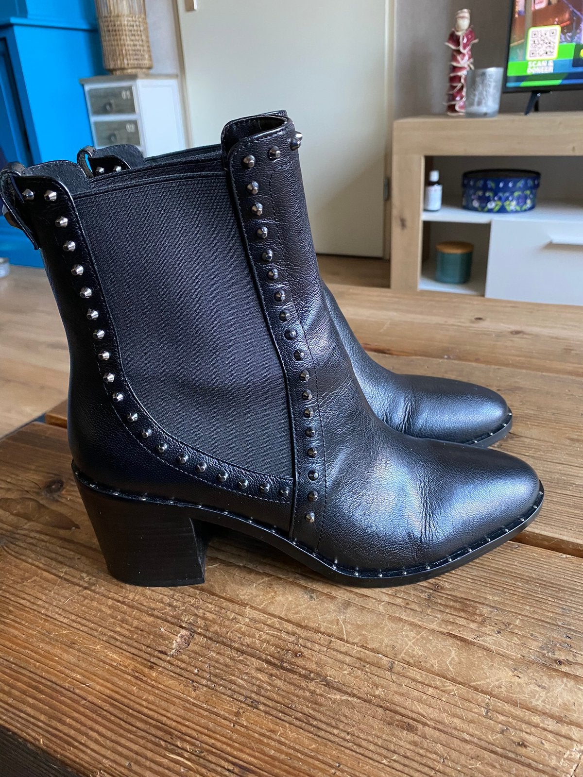 Liu Jo enkellaarsjes met studs maat 40 zgan, Zwart, Lage of Enkellaarzen, Ophalen of Verzenden, Zo goed als nieuw