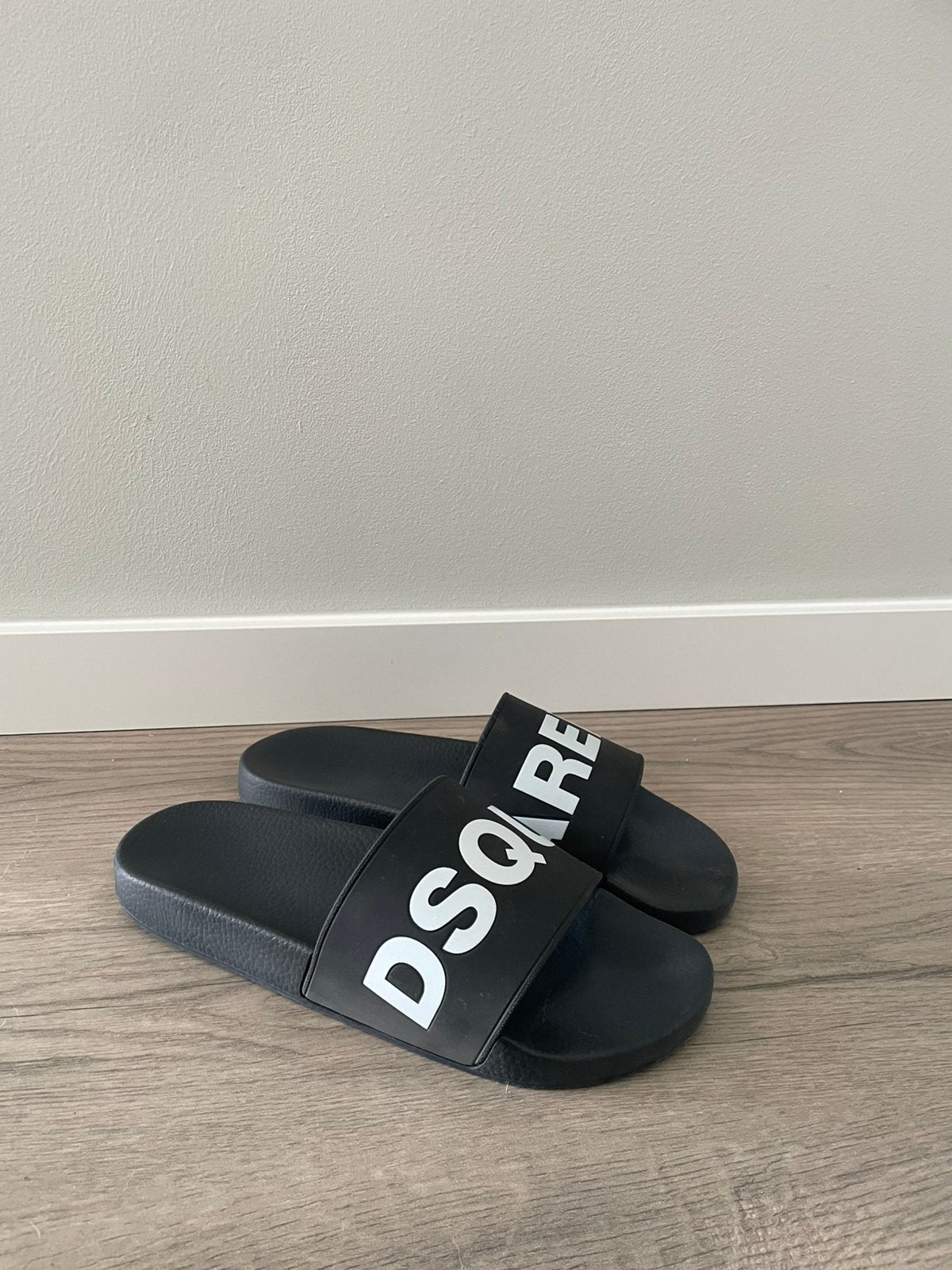 Dsquared slippers maat 43 origineel zgan, Ophalen of Verzenden, Overige maten, Zwart