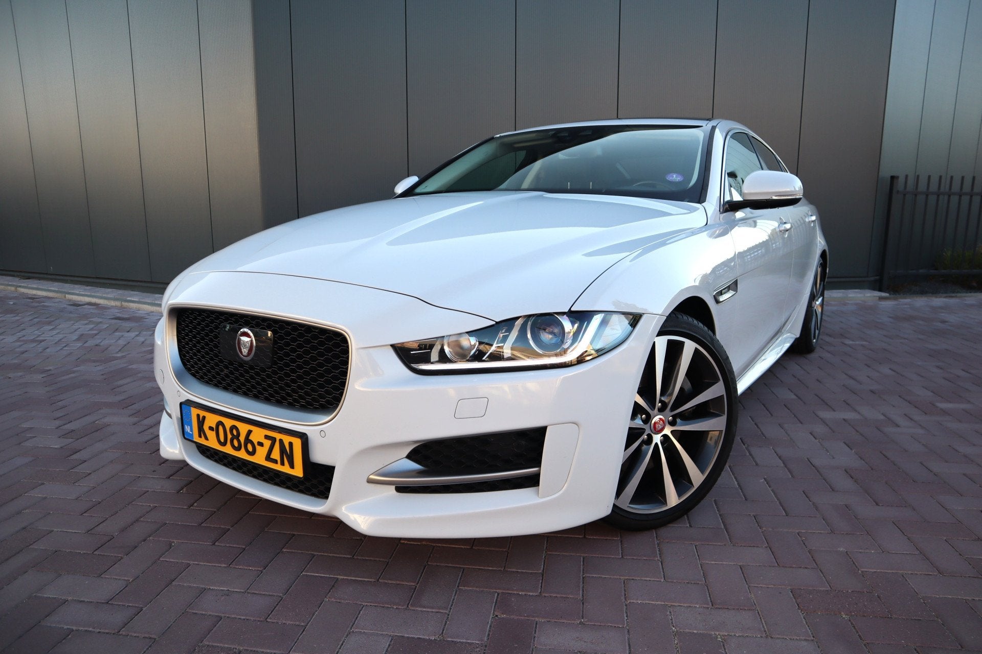 Jaguar XE 2.0 Portfolio R-Sport Automaat Panoramadak Leder N, Automaat, 12 maanden, Achterwielaandrijving, 4 cilinders