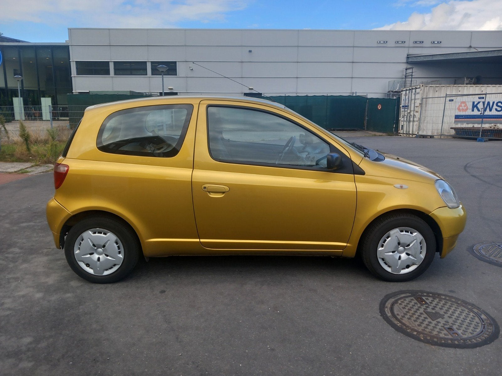 Toyota Yaris 1.3 16V 3DR 2000 Geel, Voorwielaandrijving, 1299 cc, Stof, 31 €/maand