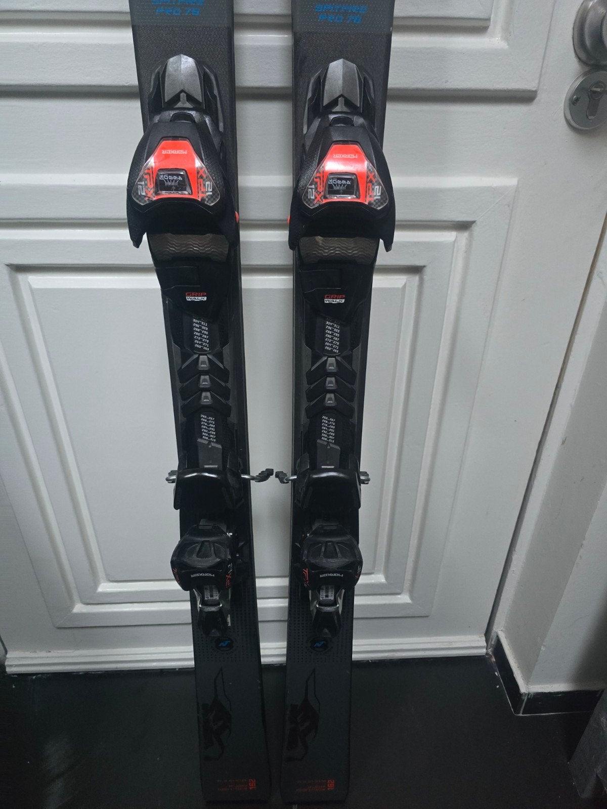 162cm NORDICA DOBERMANN SPITFIRE PRO FTD GEVORDERD 770€76, 160 tot 180 cm, Ophalen of Verzenden, Zo goed als nieuw, Carve