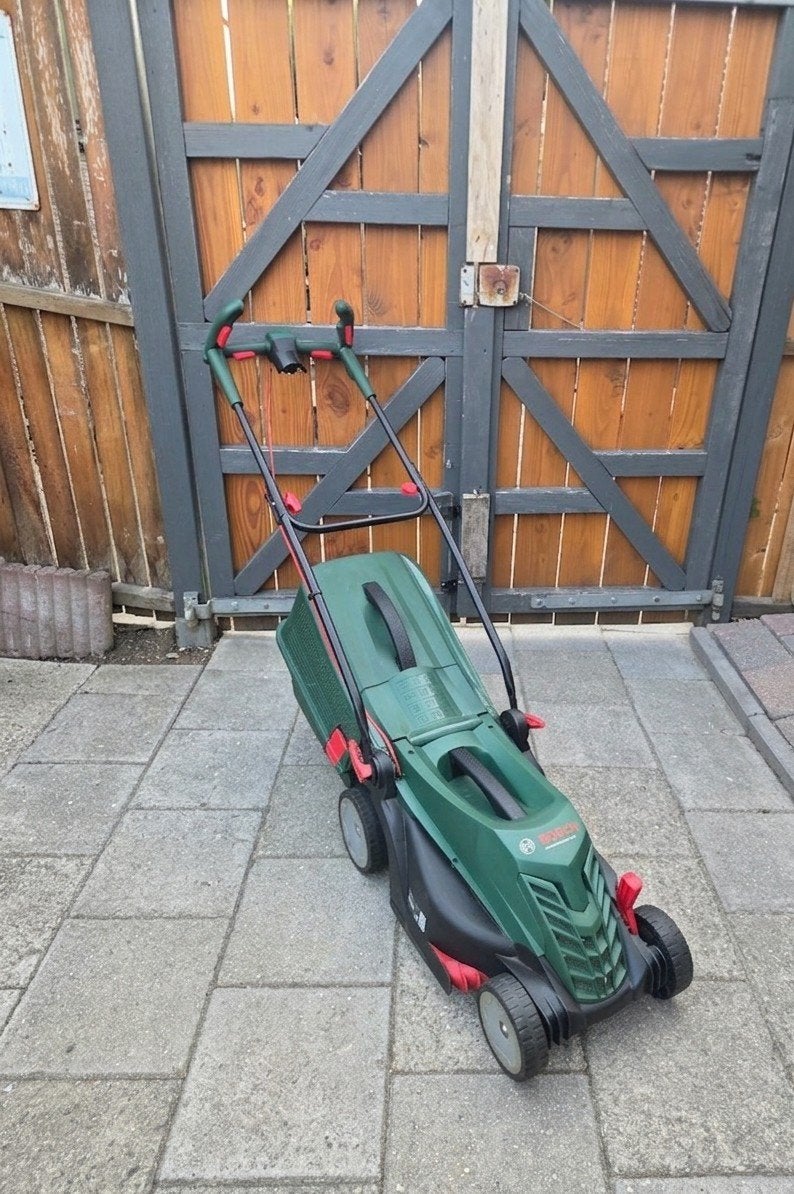 Bosch Universal Rotak 34-405 Elektrische Grasmaaier, Ophalen, Cirkelmaaier, Gebruikt, Elektrische grasmaaier