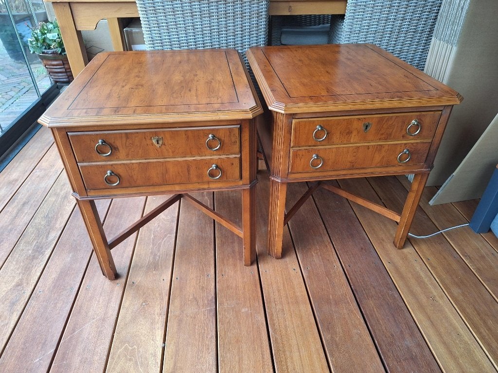 Twee kersenhouten bijzettafels, Klassiek, 55 tot 75 cm, Zo goed als nieuw, Rechthoekig