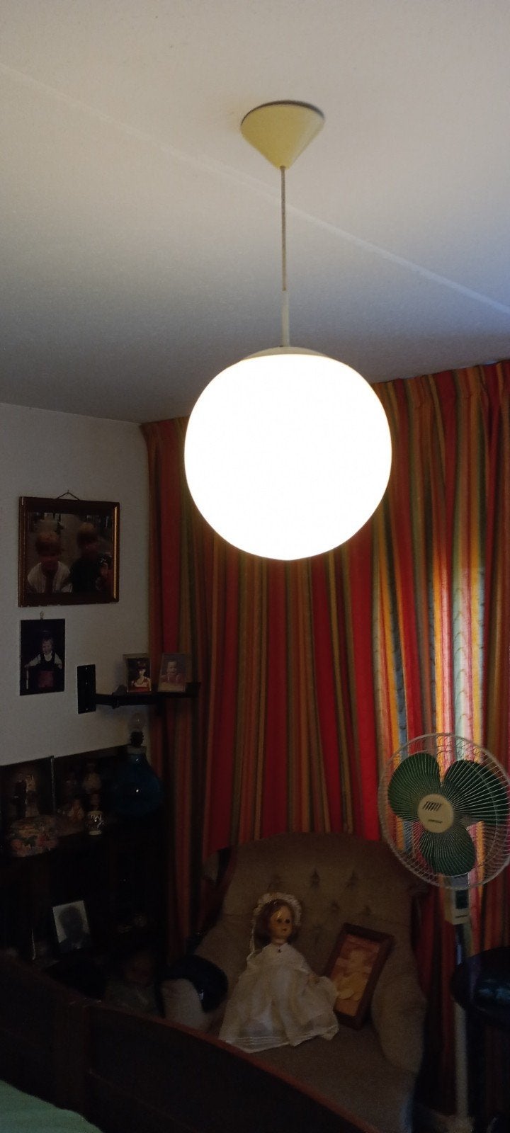 efteling vintage bolvormige hanglamp - melkglas. efteling, Ophalen, Gebruikt, Glas, E27 (groot)