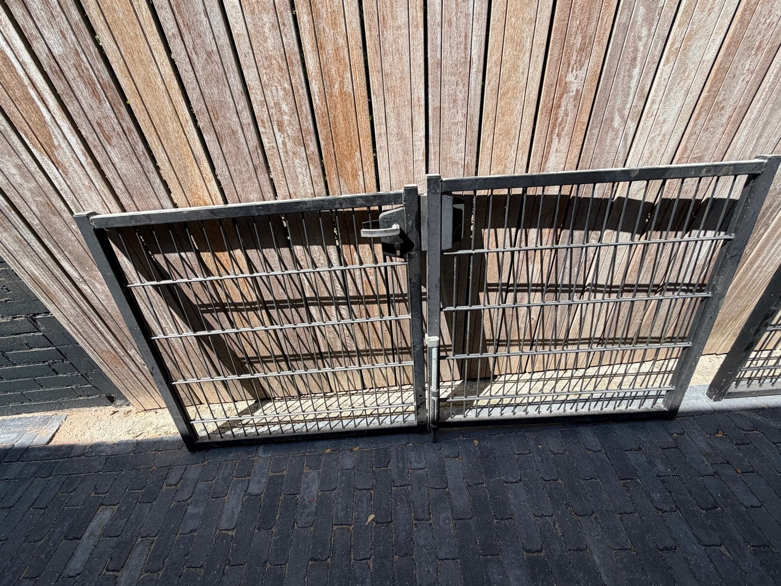 Diverse hekwerken: looppoort, dubbelspijl en kleine hekken, Ophalen, Met poort, Gebruikt, Spijlenhekwerk