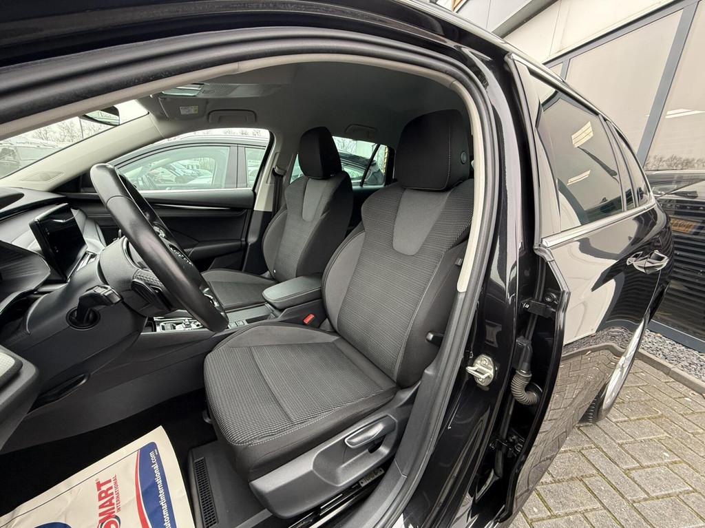 Skoda Octavia Combi 1.0 e-TSI Business Edition Plus DSG DIGI, Stof, Gebruikt, Met garantie (alle), Zwart