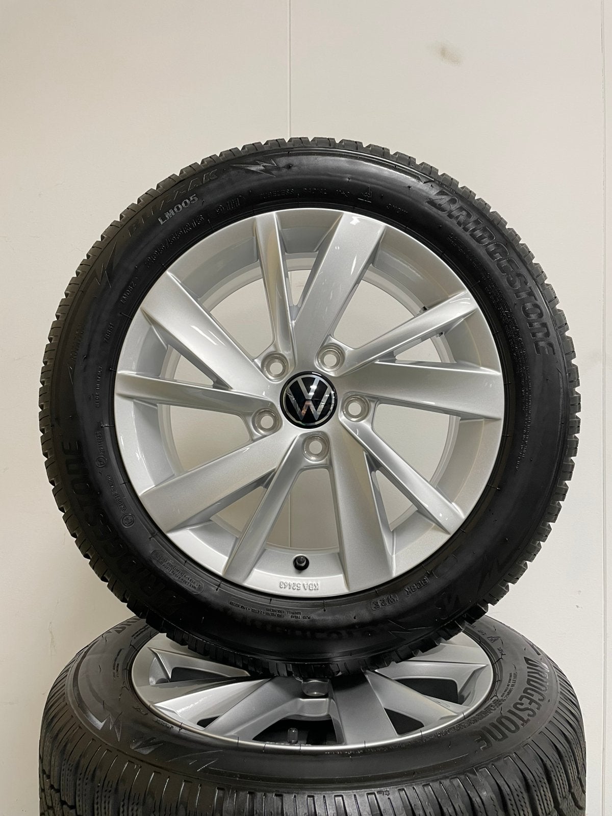 Originele Volkswagen 16 inch Golf Caddy velgen Winterbanden, Auto diversen, Auto-accessoires, Ophalen
