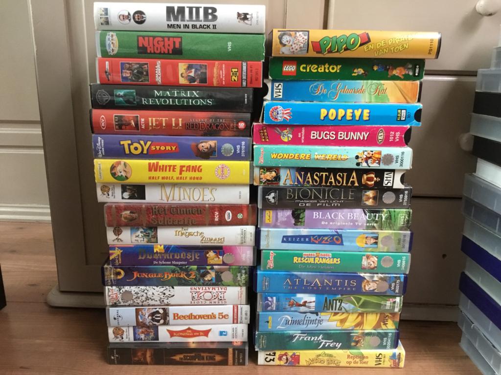 Vidio banden VHS disney en actie plus box jet li 85 euro, Cd's en Dvd's, VHS | Kinderen en Jeugd, Alle leeftijden, Ophalen of Verzenden