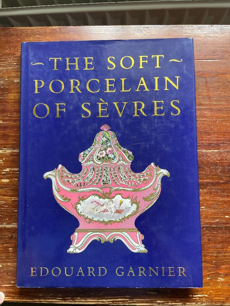 Edouard Garnier The soft porcelain of Sèvres 1988, Edouard Garnier, Ophalen of Verzenden, Zo goed als nieuw, Overige onderwerpen