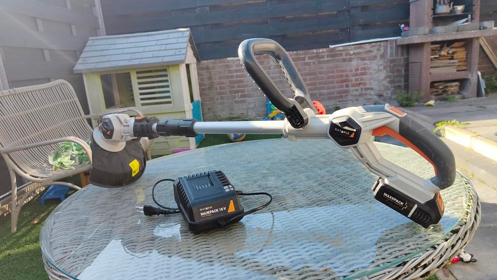 Batavia grastrimmer met accu en oplader, Ophalen, Zo goed als nieuw
