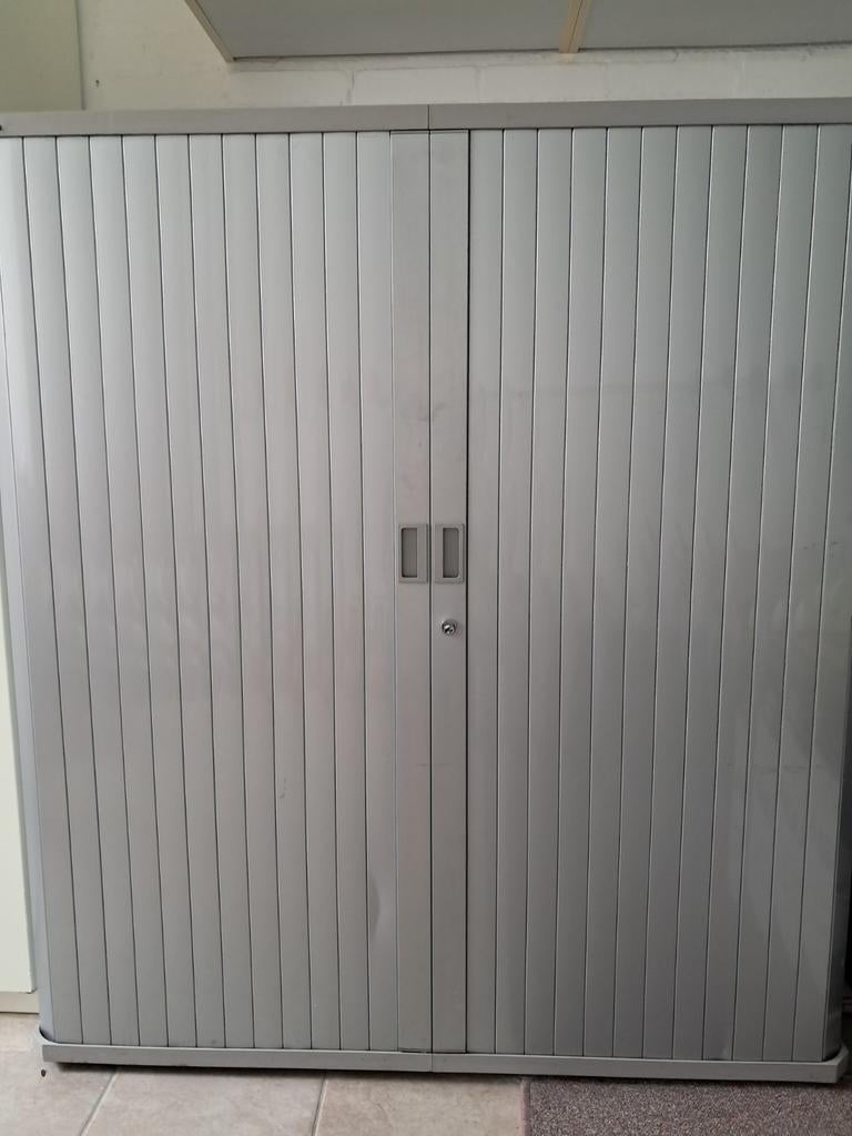 Gispenkast met roldeuren, Ophalen, Kunststof, Gebruikt, 100 tot 150 cm