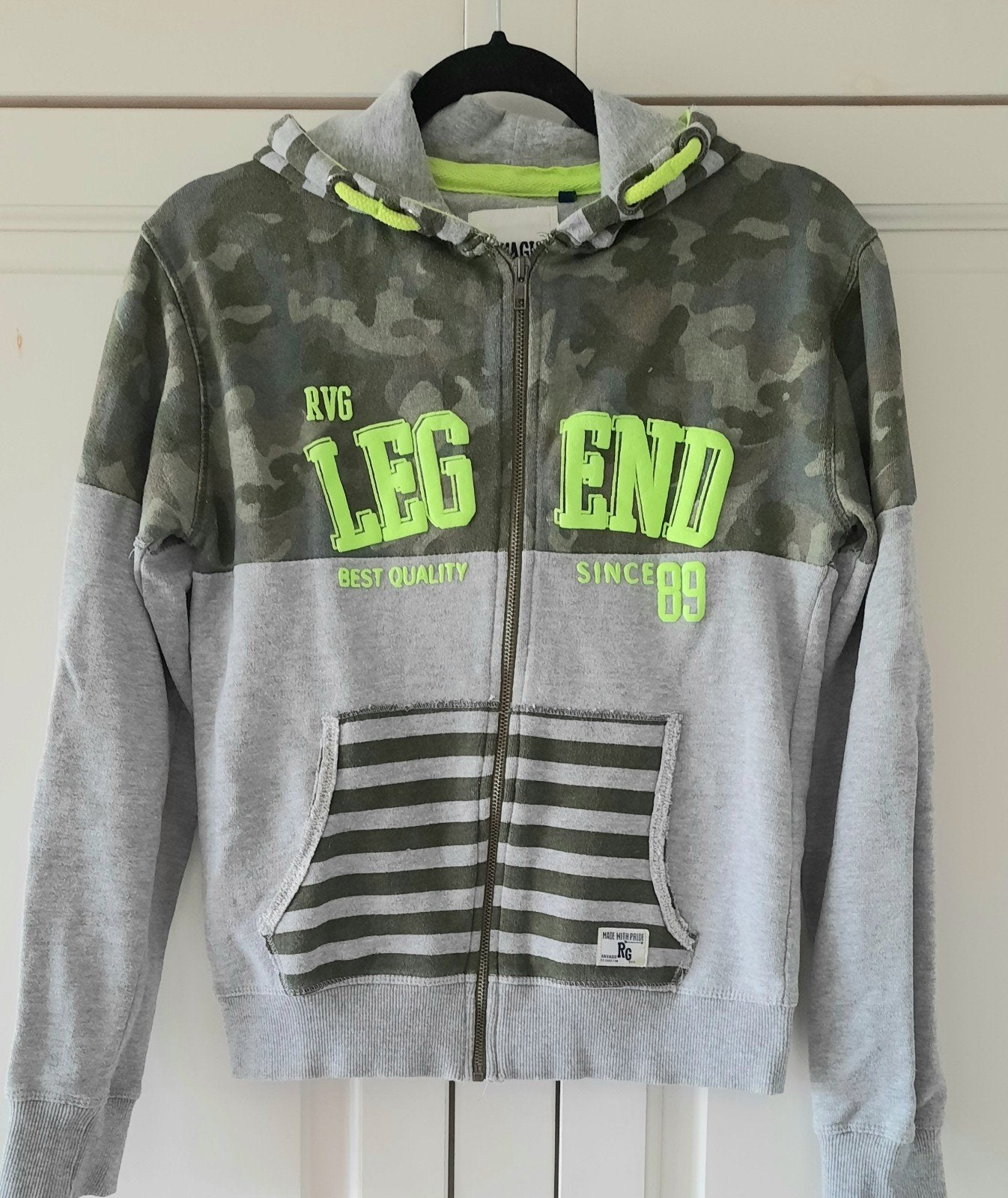 Ravagio jongensvest maat 164 - Camo/Grijs met neon details, Gebruikt, Trui of Vest, Ophalen of Verzenden, Jongen