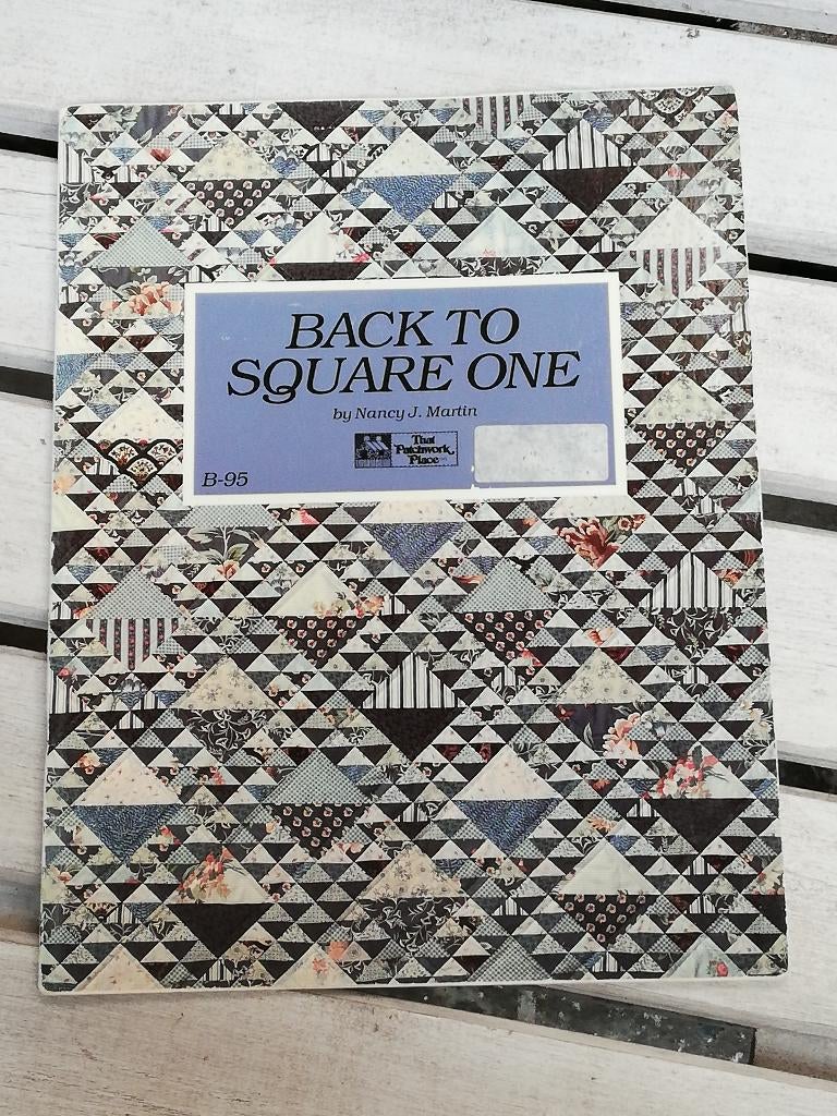Back to square one - quilts, Boeken, Gelezen, Nancy Martin, Ophalen of Verzenden, Borduren en Naaien