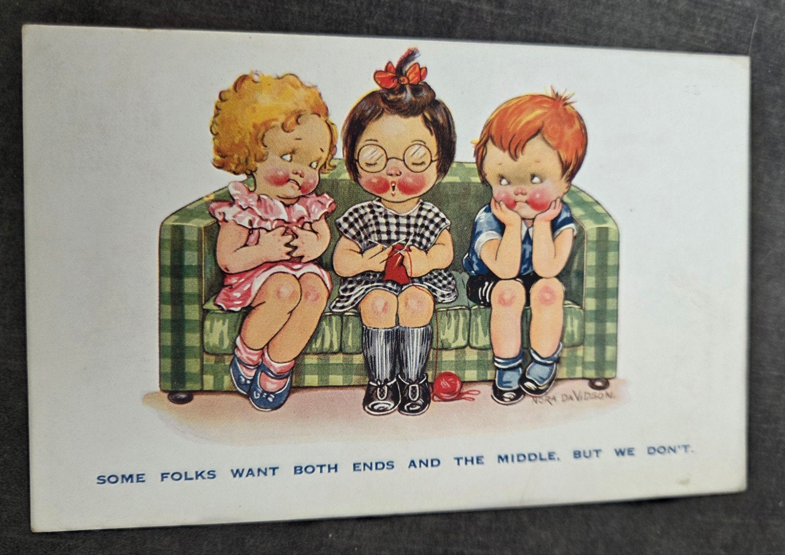 Nora Davidson - Drie Kinderen op Bank, Verzenden, 1920 tot 1940, Gelopen, Kinderen