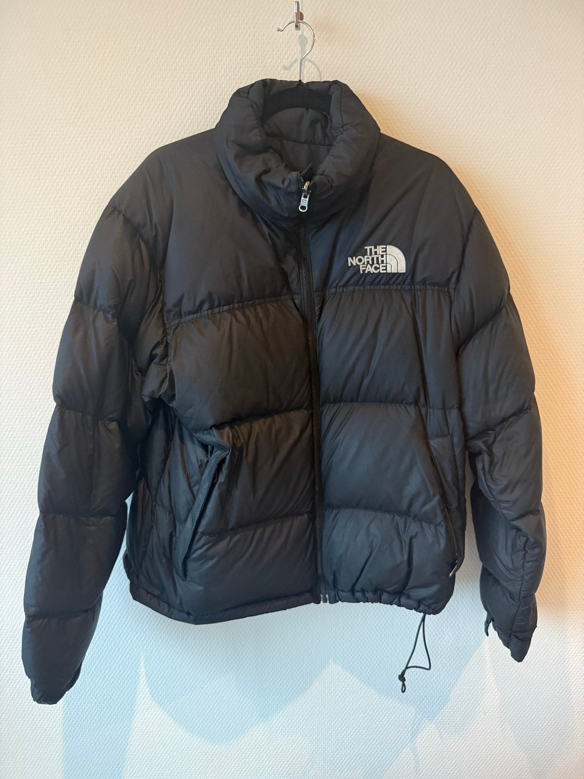 The North Face 1996 Retro Nuptse Donsjack - Zwart M, Ophalen of Verzenden, Zo goed als nieuw, Maat 48/50 (M), Zwart