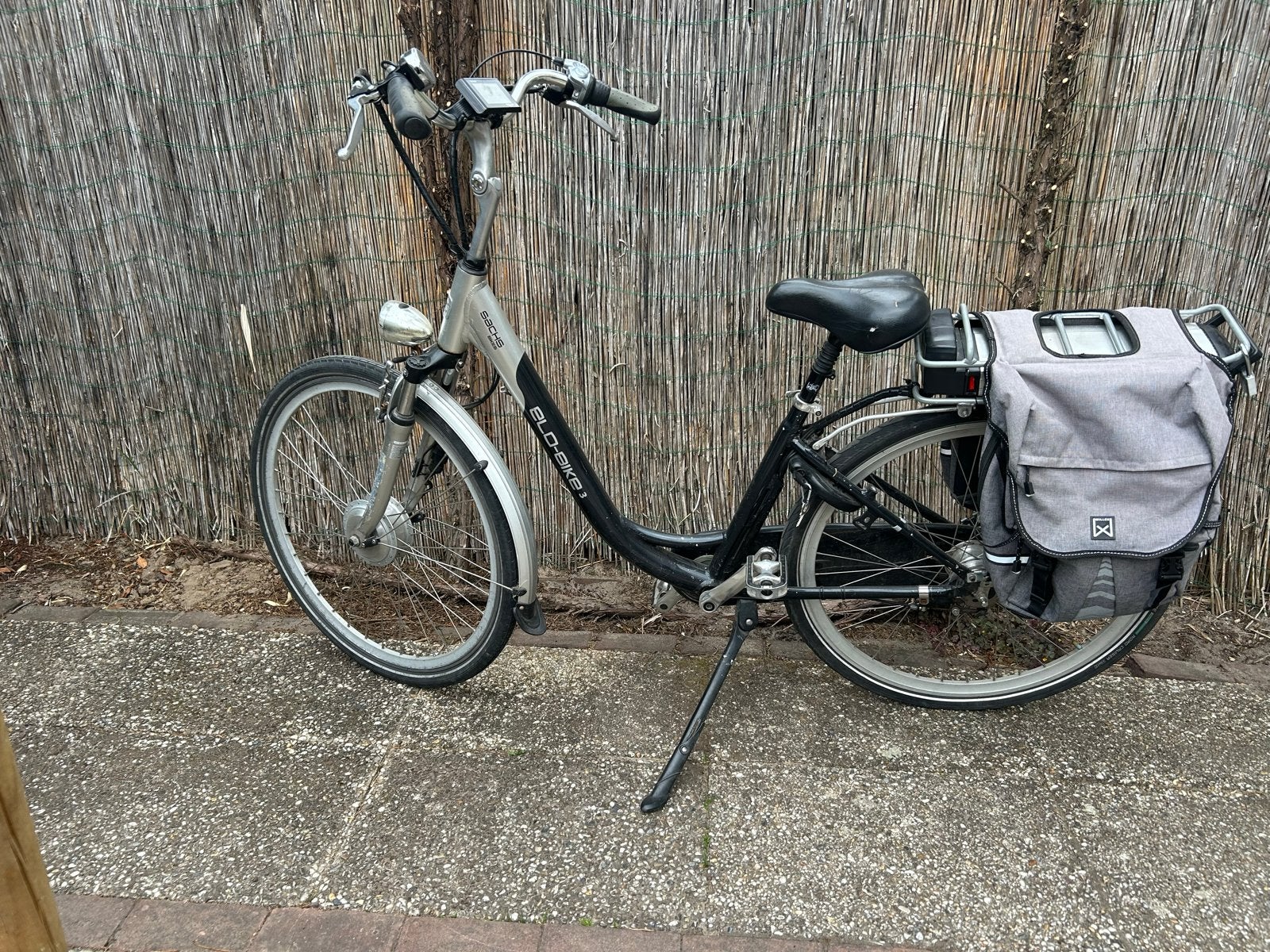 Sachs E-bike met fietstassen en oplader, Fietsen en Brommers, Elektrische fietsen, Gebruikt, Sachs, 51 tot 55 cm, 30 tot 50 km per accu