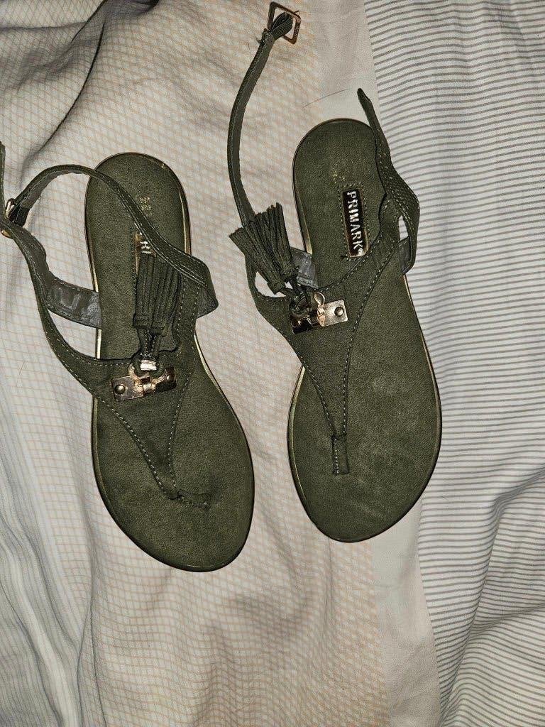 Primark Sandalen Maat 39 - Groen met kwastjes, Primark, Zo goed als nieuw, Groen, Sandalen of Muiltjes