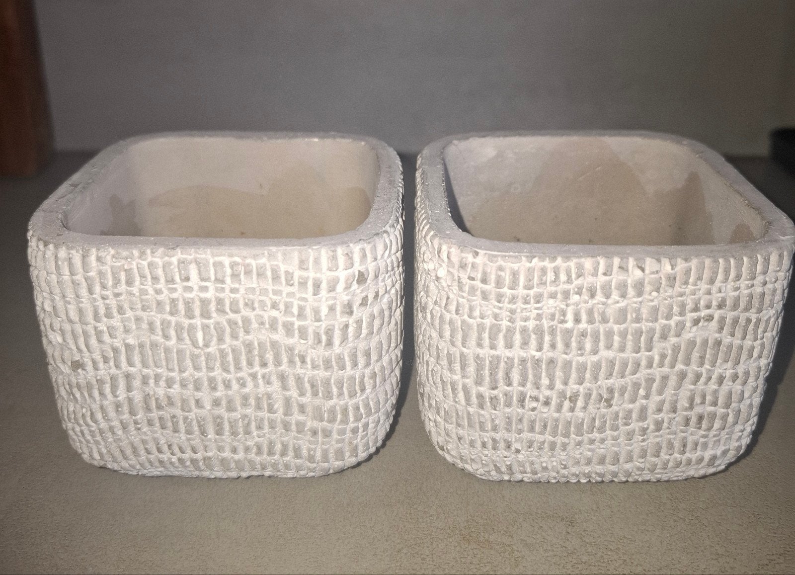 2x vierkante grijs witte bloempotjes met patroon, Ophalen, Gebruikt, Vierkant, Binnen