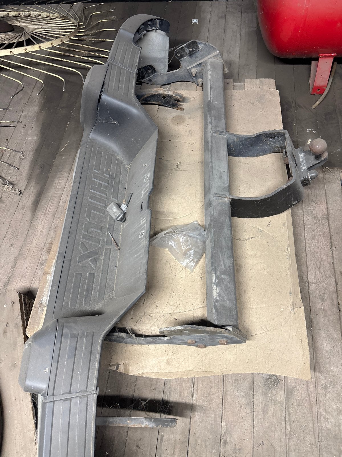 Toyota Hilux achterbumper met trekhaak, Ophalen of Verzenden, Gebruikt