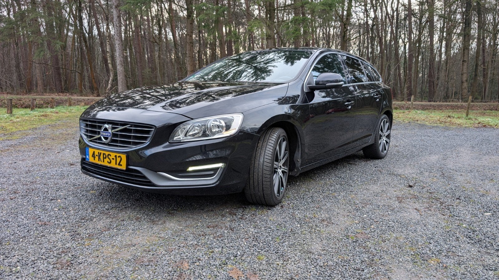 Volvo V60 Automaat T4 180pk Summum NL auto zeer netjes, Bluetooth, Zwart, 4 cilinders, 1600 cc