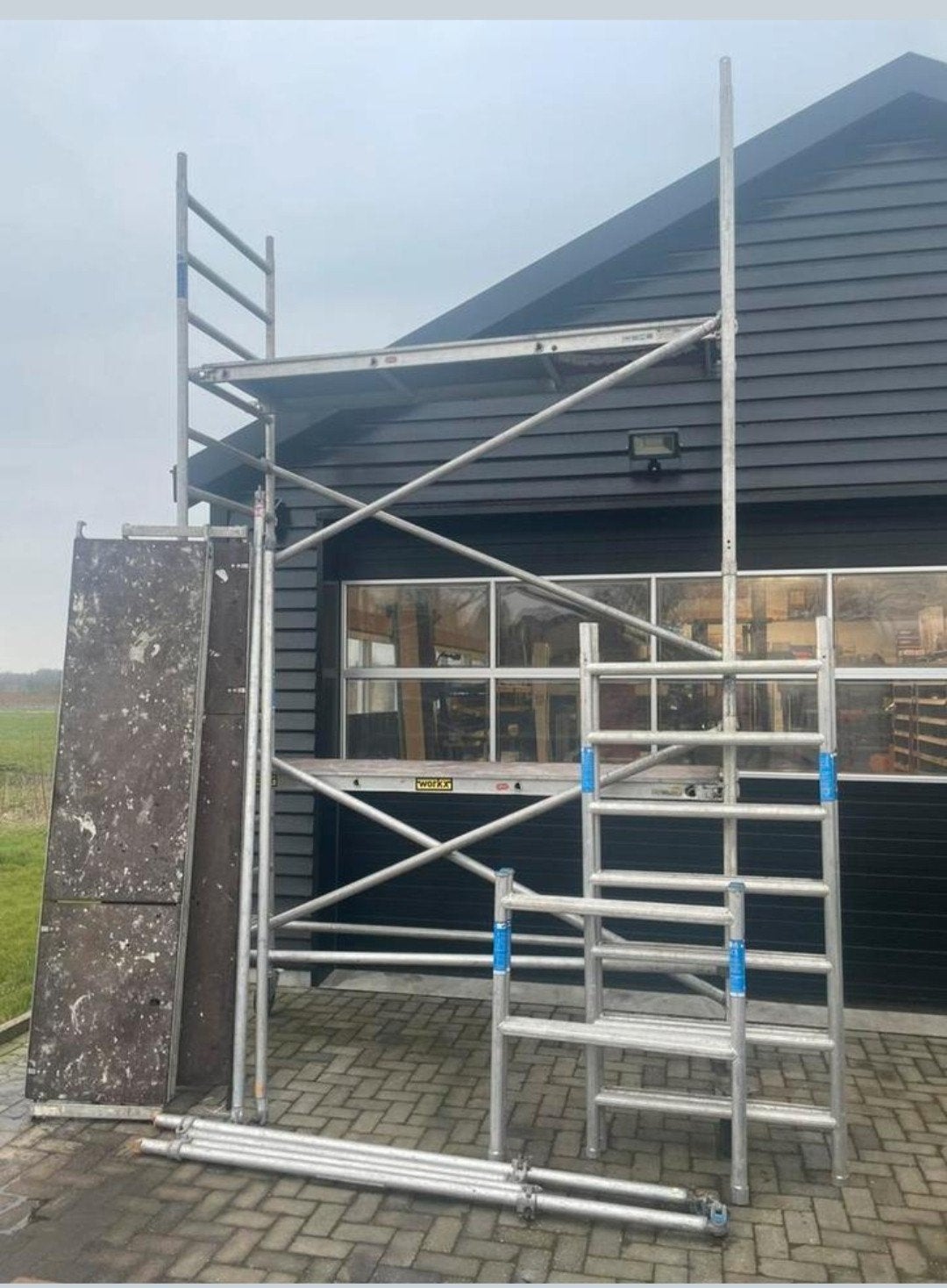ASC Smalle Aluminium Rolsteiger - Compact en Veelzijdig, Doe-het-zelf en Verbouw, Steigers, Ophalen, Gebruikt, Rolsteiger of Kamersteiger
