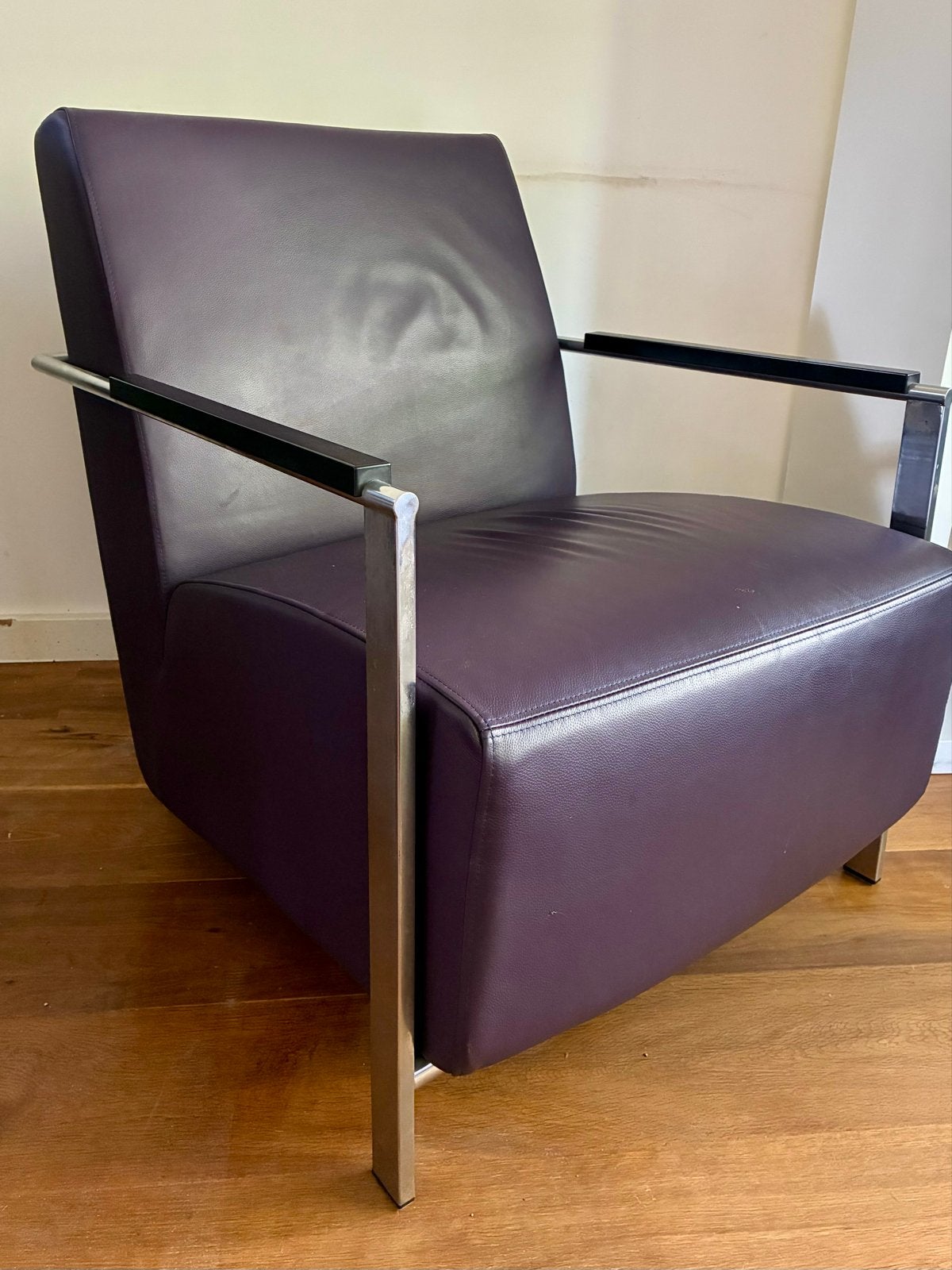 Harvink fauteuil Alowa, paars leer, zo goed als nieuw, Huis en Inrichting, Ophalen, Overige kleuren, Leer, Zo goed als nieuw