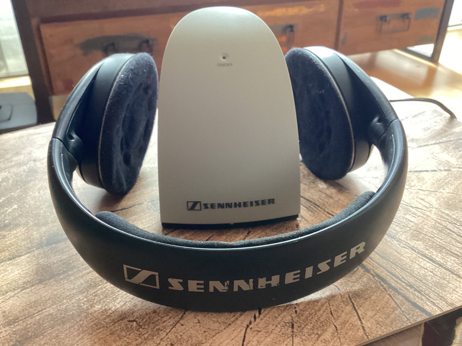 Sennheiser Draadloze TV Koptelefoon met Basisstation, Gebruikt, Sennheiser, Ophalen of Verzenden, Over-ear