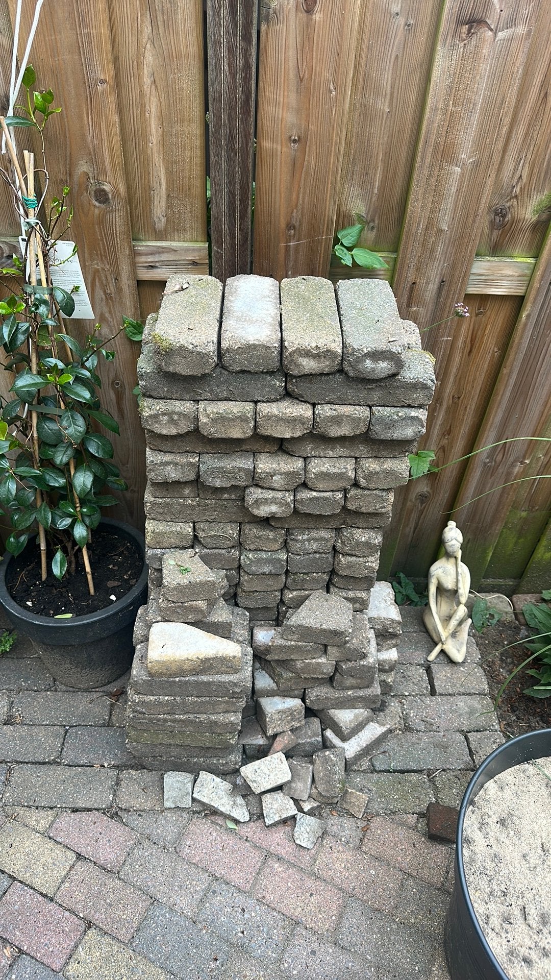Gratis partij stenen, Tuin en Terras, Ophalen, Gebruikt, Beton, Klinkers