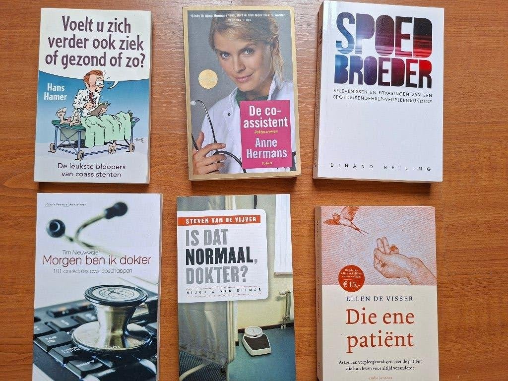 Diverse boeken over en door dokters (in opleiding), Ophalen of Verzenden, Gelezen, Verhalen