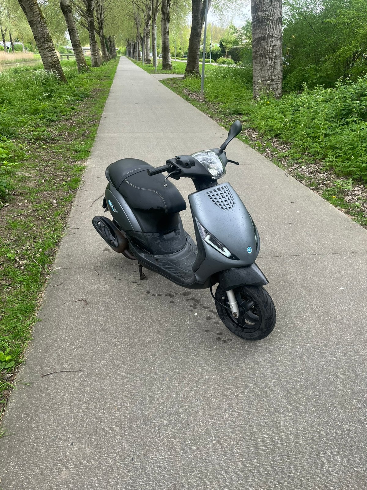 Piaggio zip snor (lichte schade), Fietsen en Brommers, Scooters | Piaggio, Gebruikt, Zip, Maximaal 25 km/u, Benzine, Ophalen