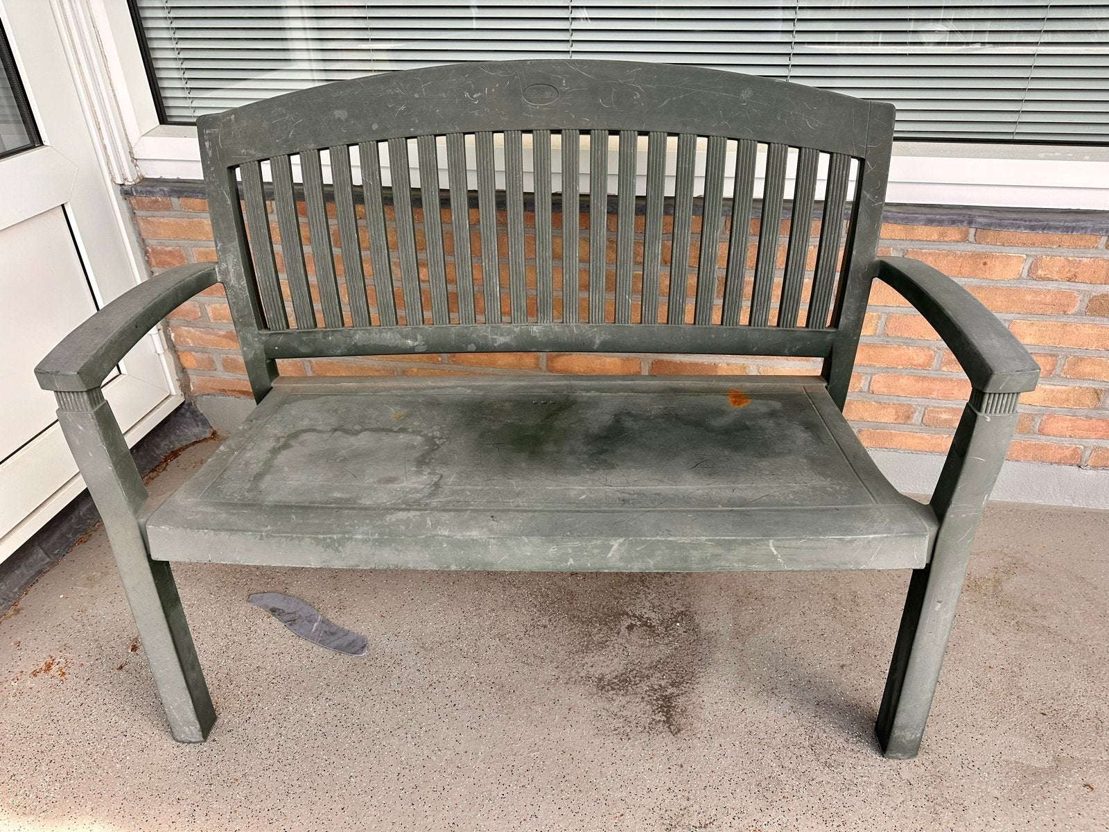 Gebruikte tuinbank van kunststof, Ophalen, Gebruikt, Kunststof