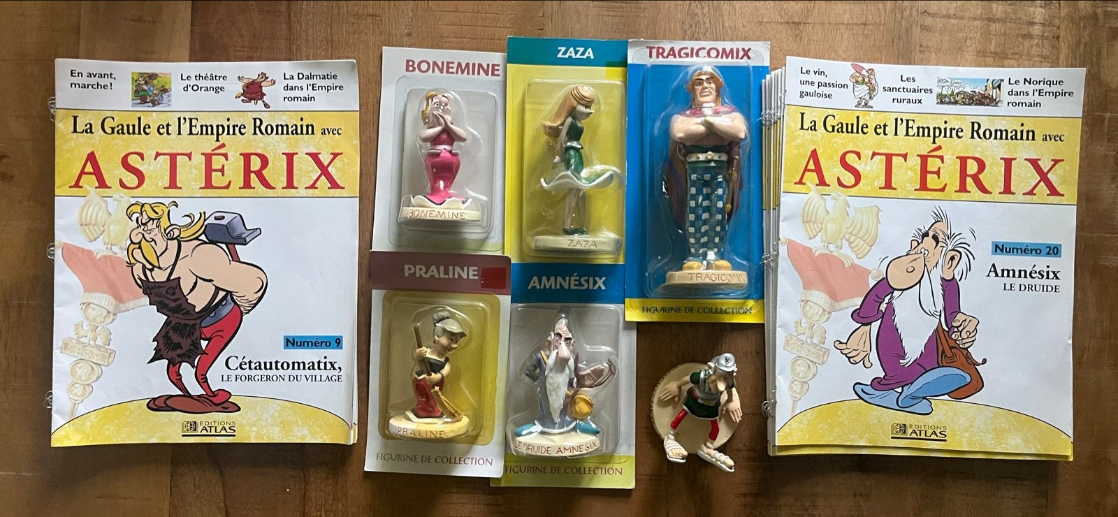 Asterix beeldjes en tijdschriften collectie - Plastoy, Verzamelen, Ophalen of Verzenden, Zo goed als nieuw