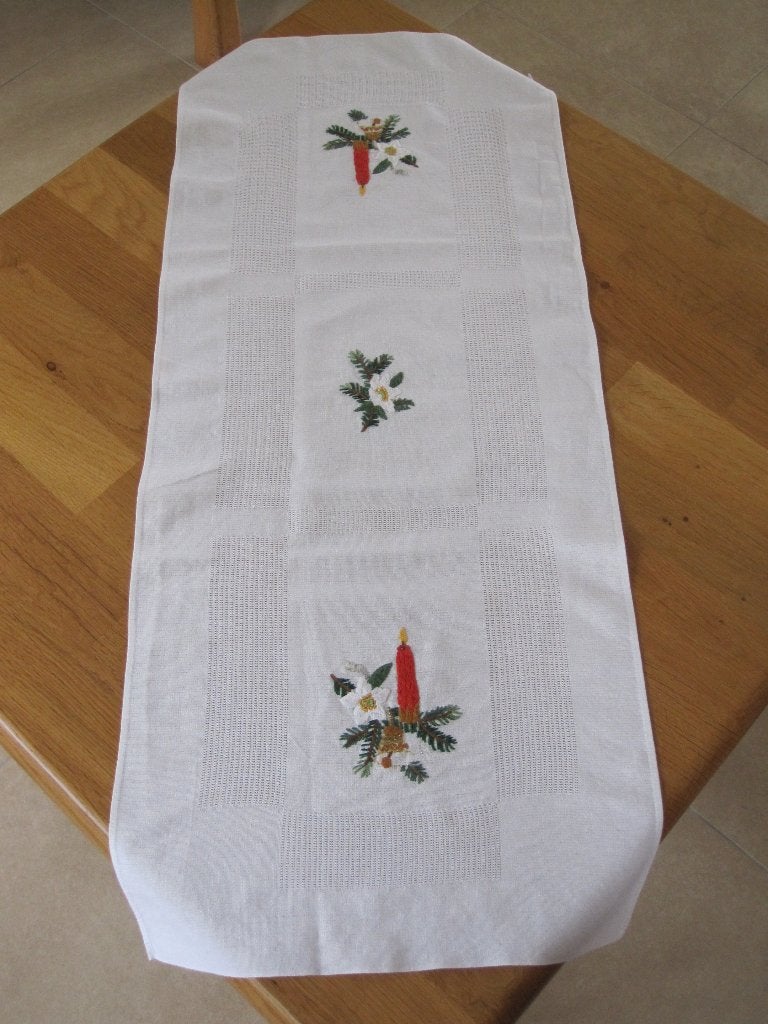 Fraaie handgeborduurde loper met kerstmotief., Linnen, Nieuw, 90 cm, Ophalen of Verzenden