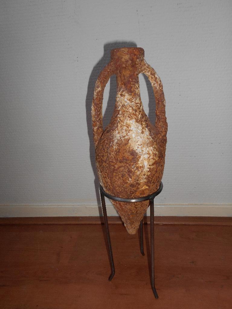 Griekse amfoor op standaard., Antiek en Kunst, Antiek | Keramiek en Aardewerk, Ophalen of Verzenden