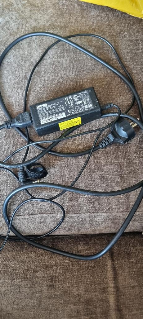 HIPRO HP‑A0652R3B adapter levert 19 V bij 3,42 A (65 W), Computers en Software, Ophalen of Verzenden, Zo goed als nieuw