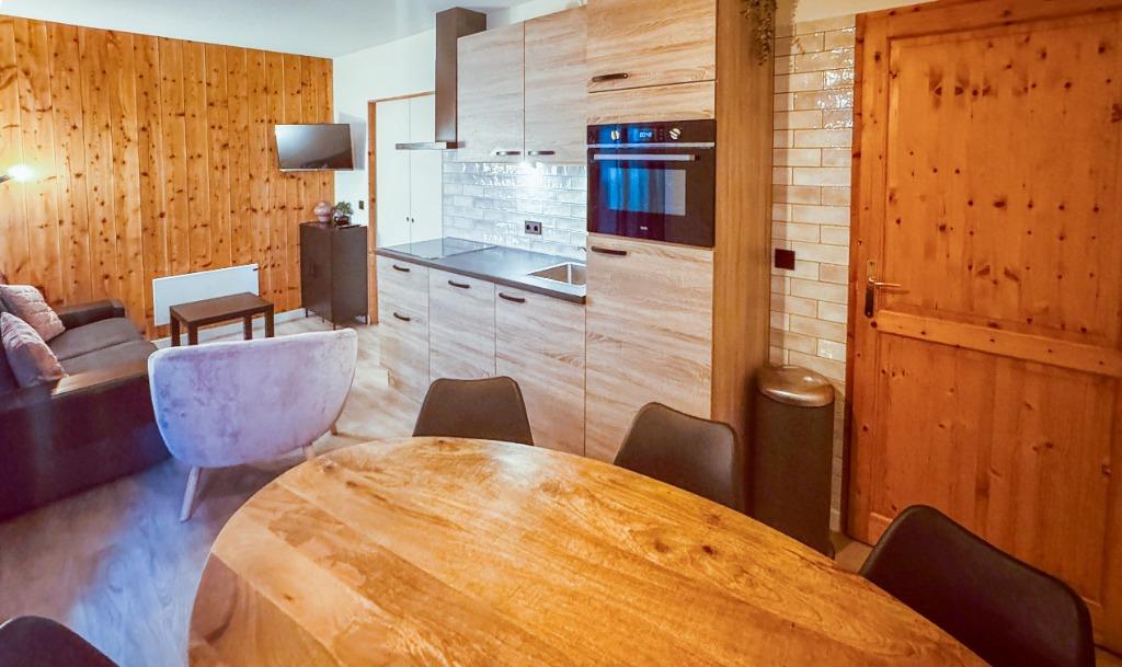 Appartement met zwembad in de Franse Alpen, wintersport, Alpen, Dorp, 2 slaapkamers, Tv
