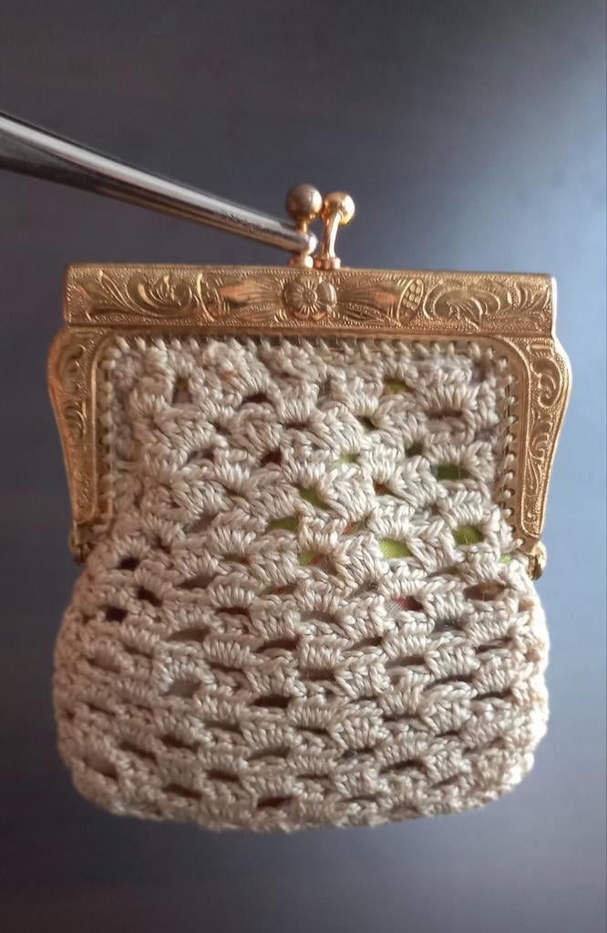 Vintage gehaakte portemonnee met een gouden beugel sluiting, Ophalen of Verzenden
